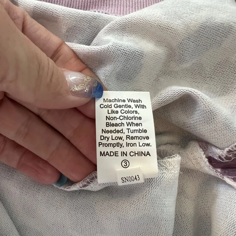 💜🤍 EUC ANGASHION Lavender & White Leopard Print Sweatshirt | Sz L - Picture 6 of 6